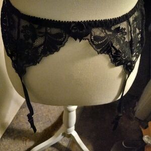 Not new never worn complete lace sexy garter belt size medium  bow front.